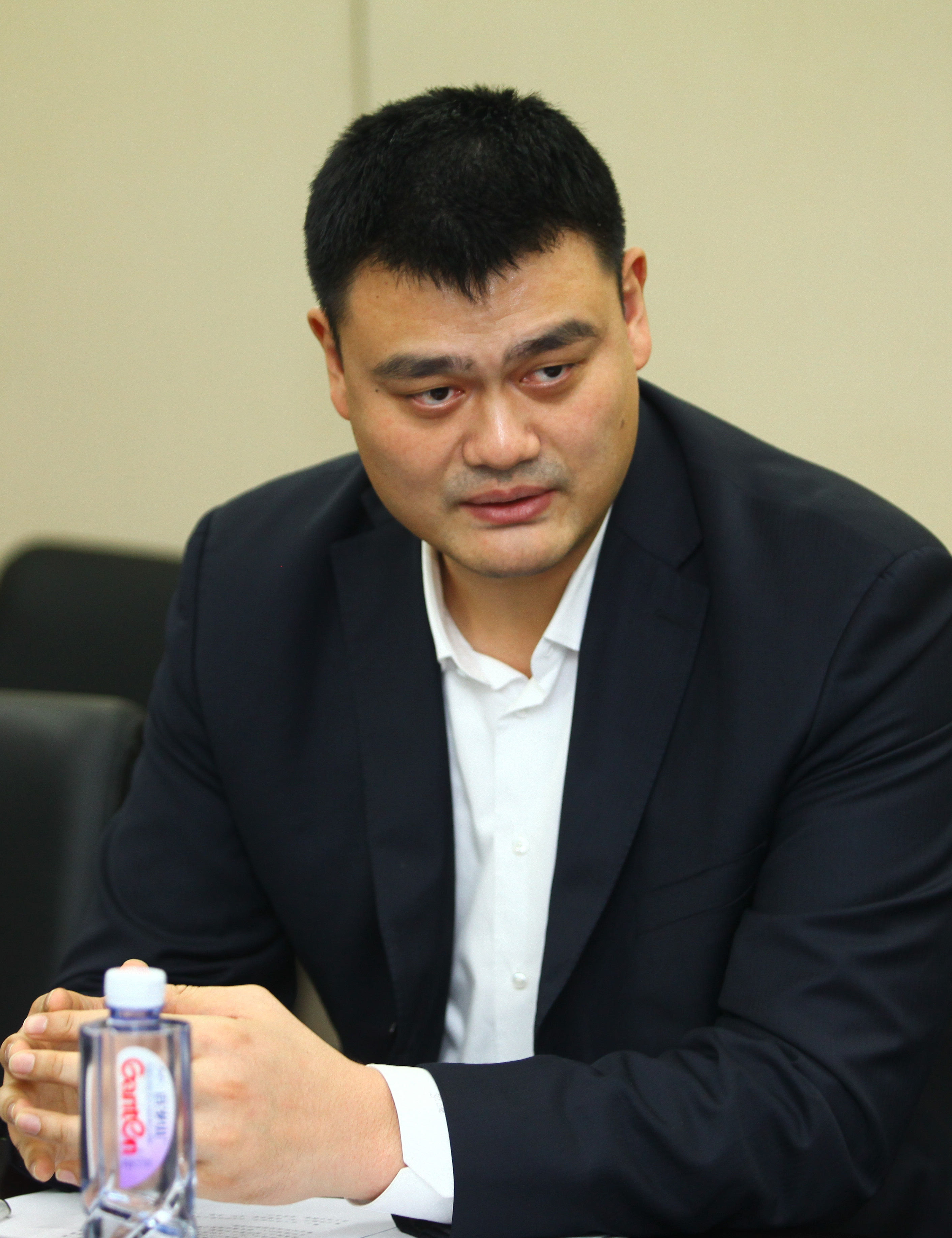不乏因对裁